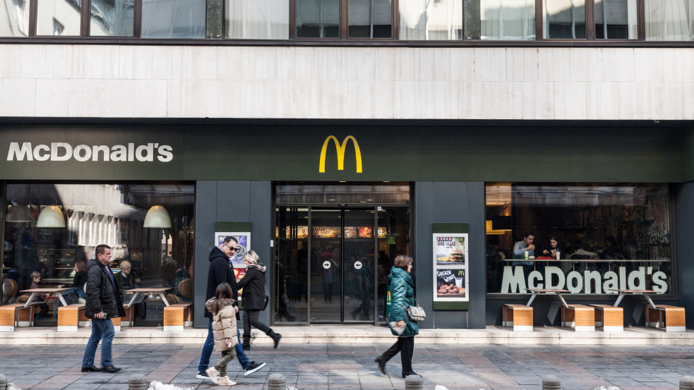 Több mint 40 ezer forintért árulják az utolsó boszniai McDonald&#039;s-hamburgert