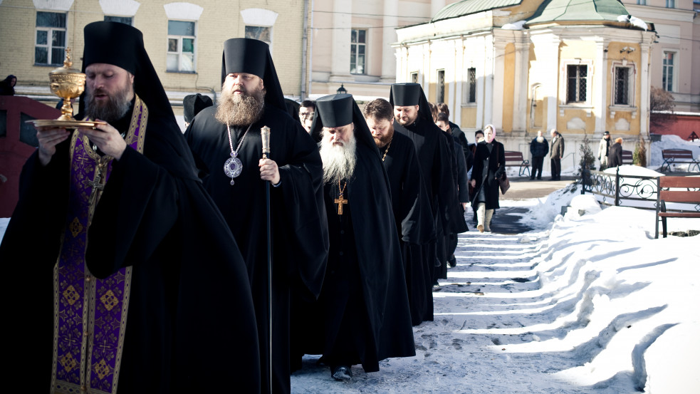 Nem hajlandók elhagyni a kijevi Pecserszka Lavra kolostort a moszkvai patriarchátushoz hű szerzetesek
