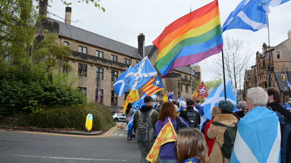 Engedélyezi a homoszexuális házasságot a skót egyház