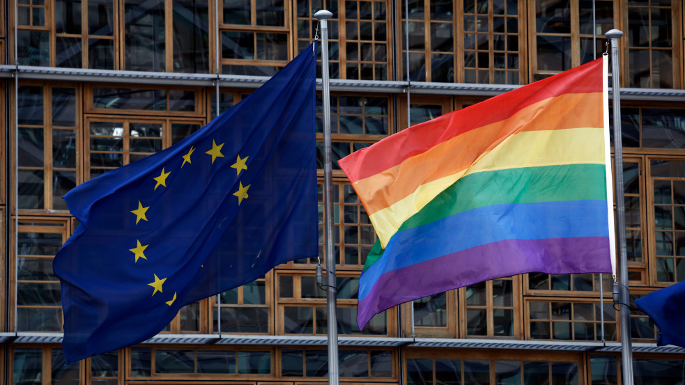 "Szégyenletes, diszkriminatív, putyini" - össztűz alá került a gyermekvédelmi törvény az Európai Parlamentben