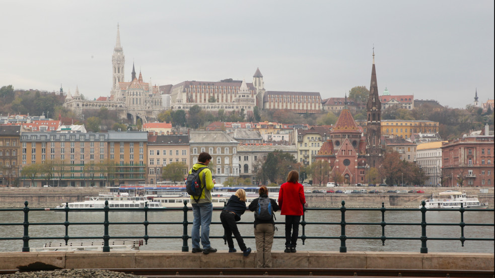 Kevesebb gyermek születik, és kevesebben kötnek házasságot Magyarországon 
