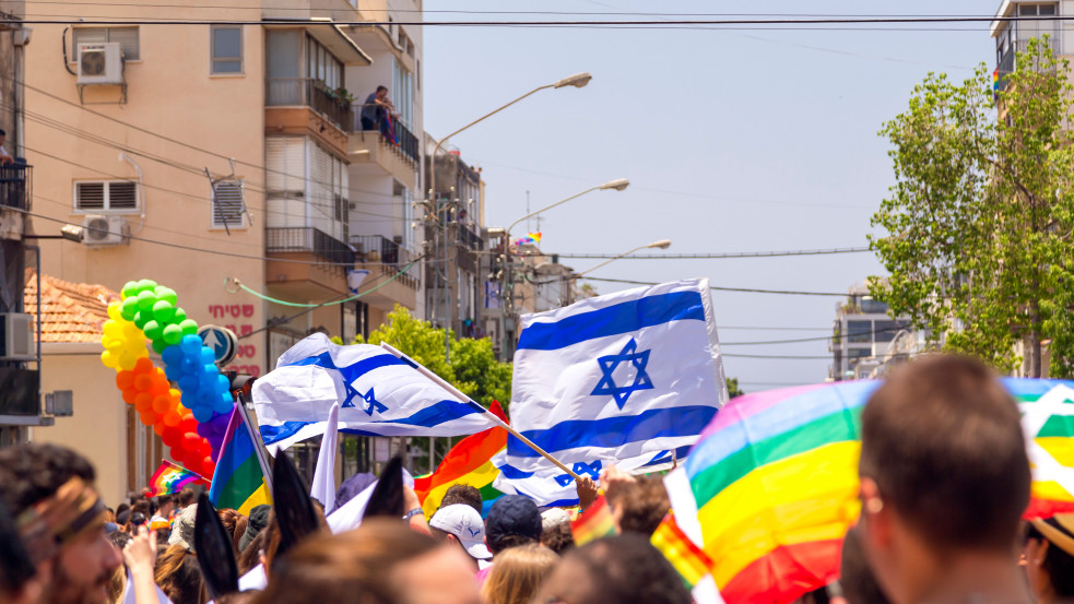 Izraelben kimondták: egyenjogúak a biológiai és a törvényes szülők