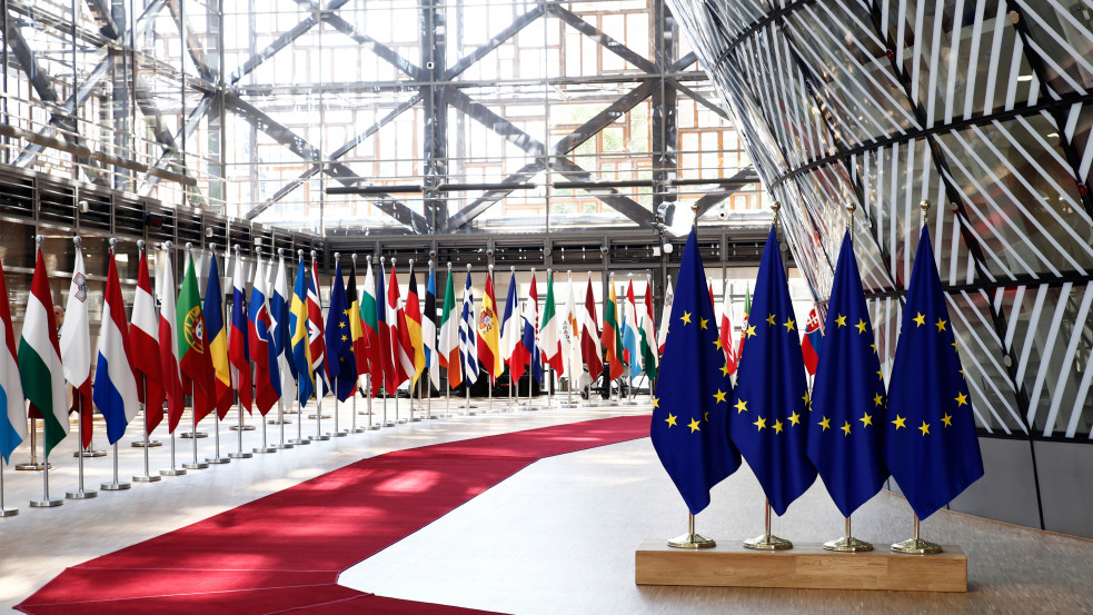 Magyarország, Hollandia, Ausztria és Málta esetében is vizsgálja a jogállamiság helyzetét az EU