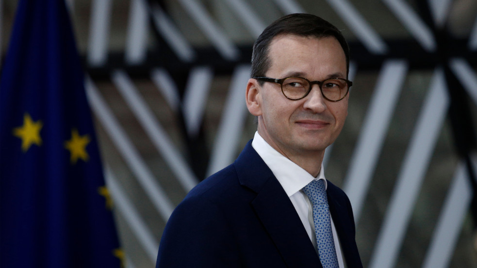 Morawiecki leszögezte, Lengyelország ellenezni fogja, hogy Magyarországot megfosszák az uniós forrásoktól