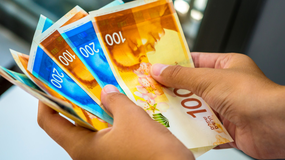 Izrael betiltja a készpénzhasználatot 700 ezer, illetve 1 millió 750 ezer forint feletti ügyleteknél