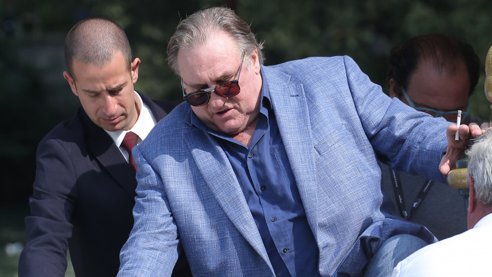 „Tegyétek le a fegyvereket” - Már a Putyin-barát Gérard Depardieu is felszólalt a háború ellen