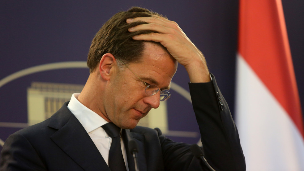 Magyarország és Lengyelország mellett most már Olaszország miatt is aggódik a holland kormányfő