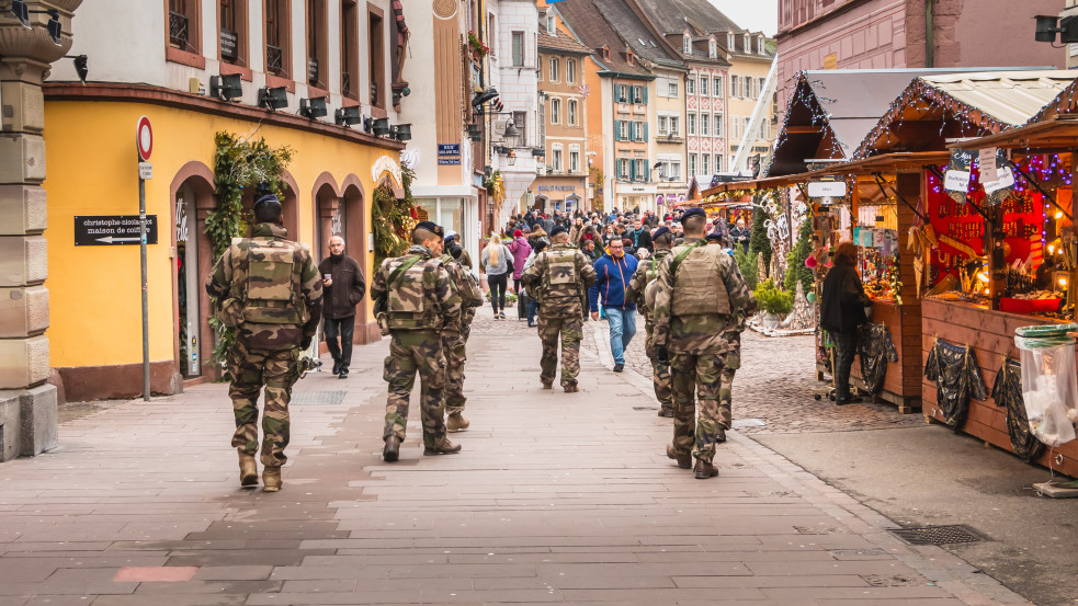 Késelésre készült karácsonykor két francia dzsihadista, időben lekapcsolták őket