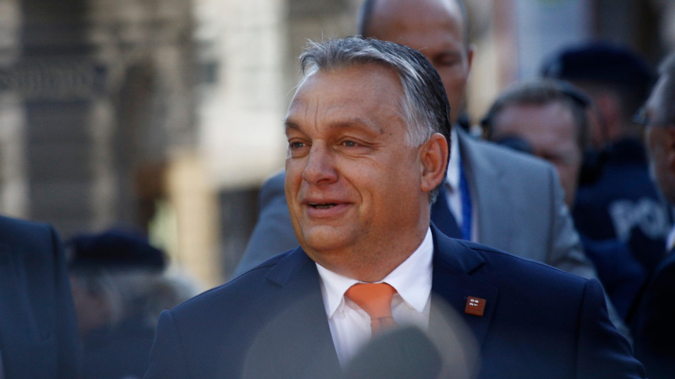 „Hol a pénz, Európai Bizottság?” - Orbán John Travoltával üzent Brüsszelnek az uniós pénzek kapcsán