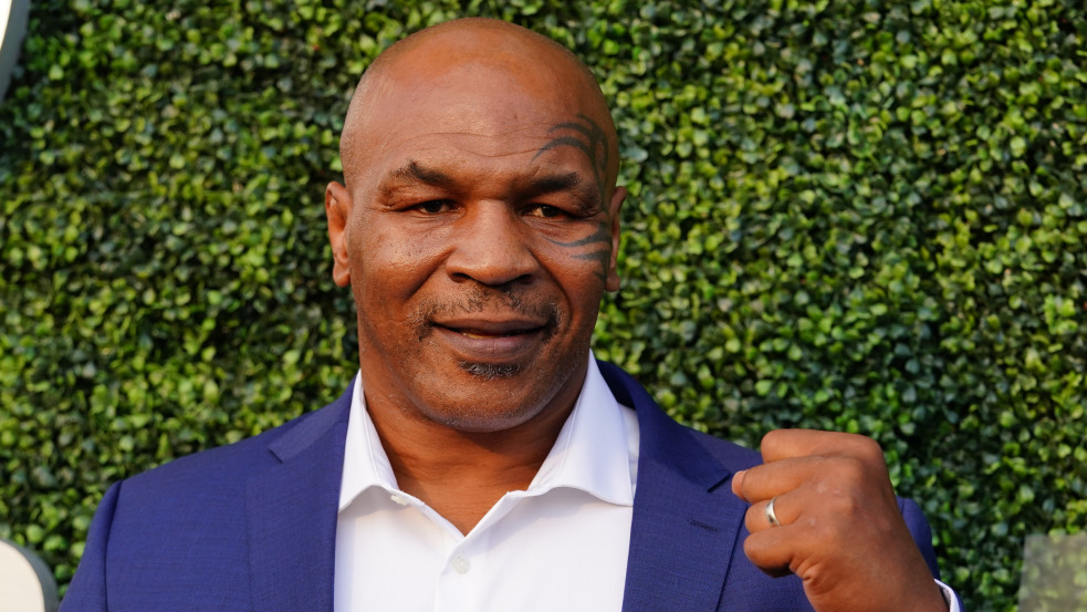 Füves buliról hazatartó Mike Tyson összevert egy utast a repülőn
