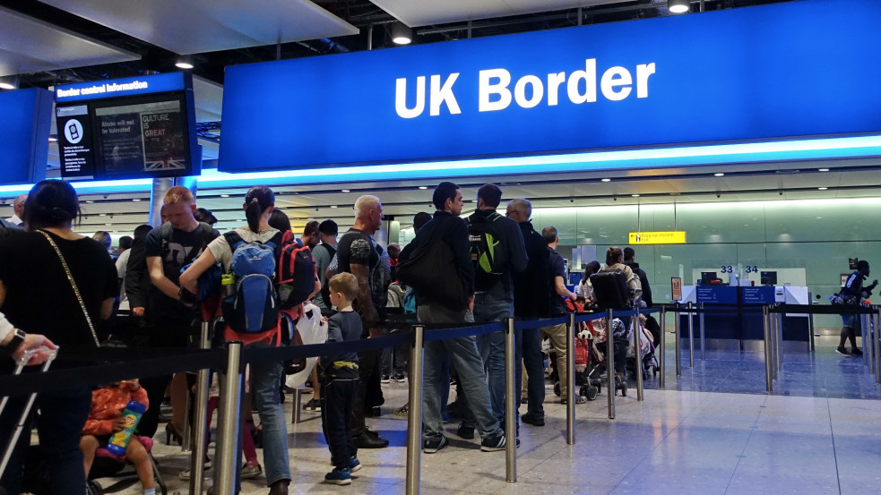 Bekeményítenek a britek: akár 300 ezerrel kevesebben telepedhetnek majd le évente ezután