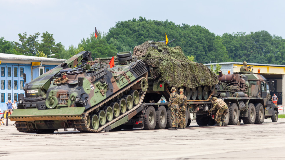 Németország további száz páncélozott harcjárművet szállít Nagy-Britanniának