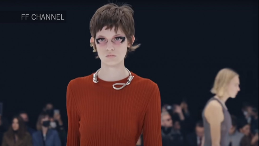 Akasztóhurokra emlékeztető nyaklánccal sokkolt a Givenchy