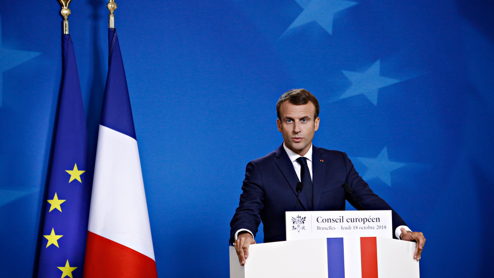 Függetlenebb Franciaország és ütőképesebb hadsereg ígéretével kezdte meg kampányát Macron