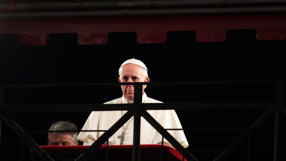 Ferenc pápa belengette a lemondását