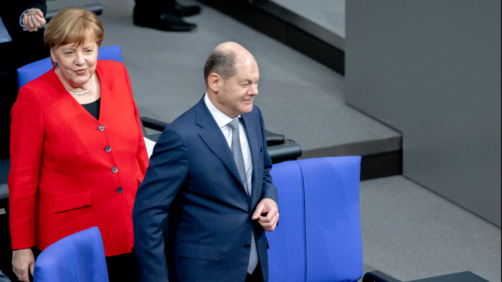 Kihagyta az "Isten engem úgy segéljen" formulát kancellári esküjéből Olaf Scholz