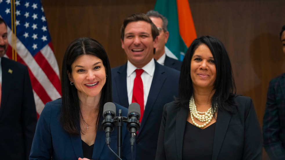 DeSantis: a floridai állam veheti át az irányítást a Disney World fejlesztési területe fölött