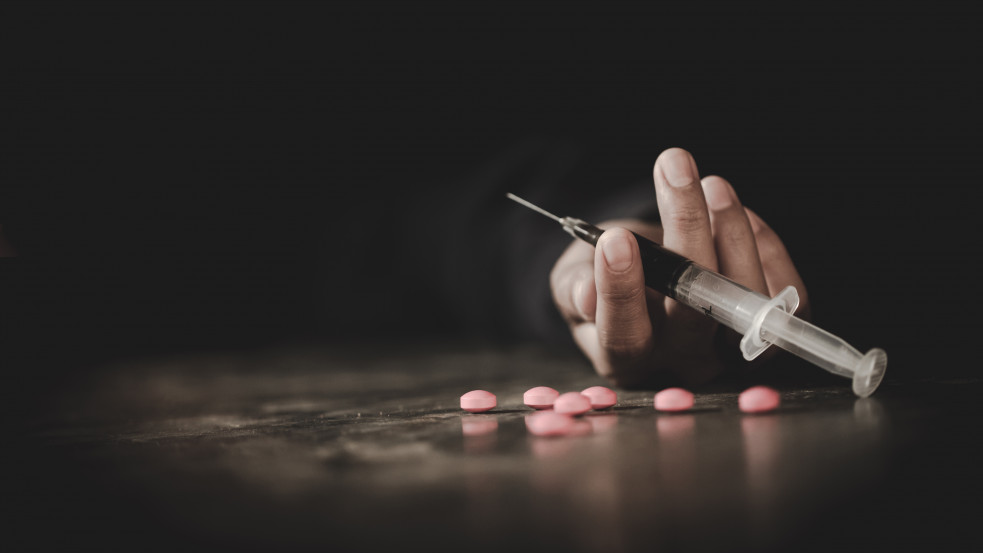 Iszonyú adatok: Amerikában több mint 100 ezer ember halt meg egy év alatt kábítószer-túladagolásban