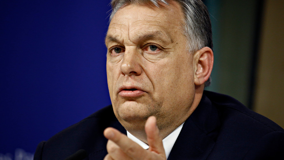Orbán Viktort üldözik? Videón, ahogy egy védett vezető TEK-konvojába bevág egy önkormányzati képviselő