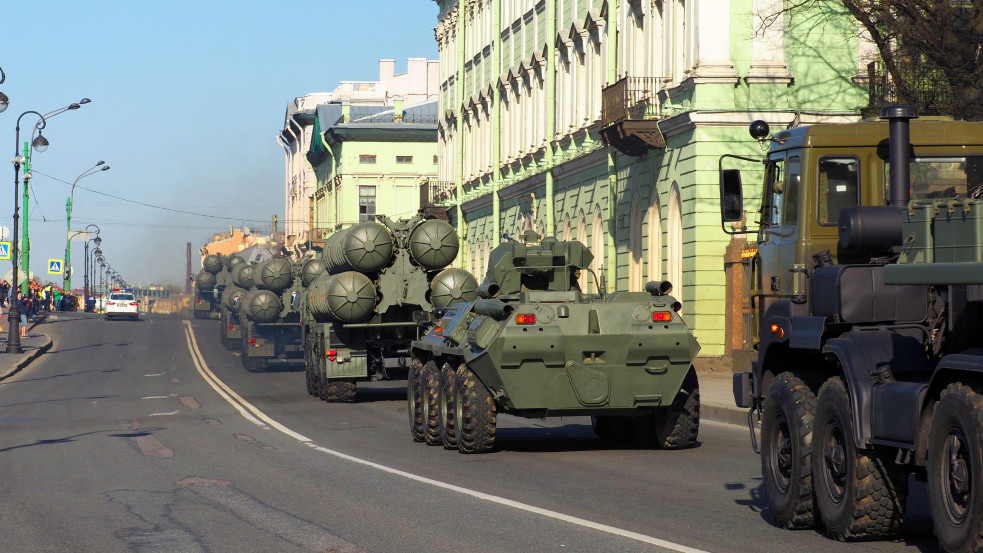 Az ukrán vezérkar szerint megkezdték az orosz csapatok kivonását Kijev környékéről 