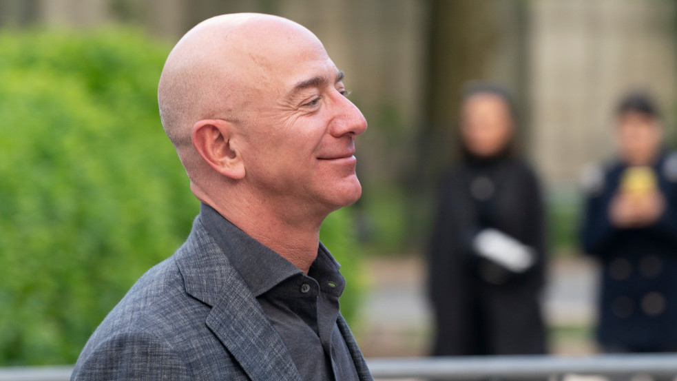 Bezos helyrerakta Bident Twitteren, amiért az elnök a benzinárak csökkentését kérte a cégektől
