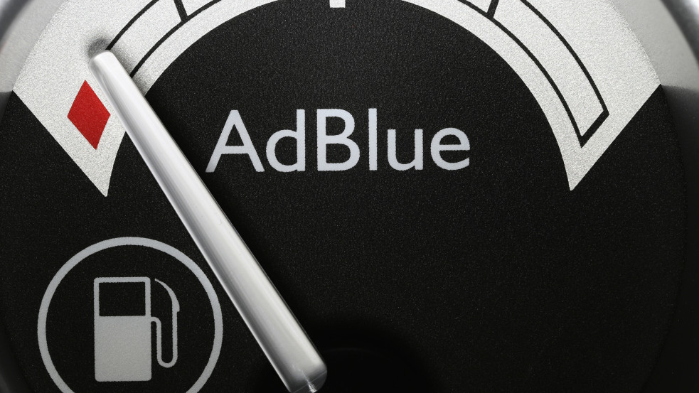 Rohamosan fogynak az AdBlue-készletek Európában, felvásárlási láz indult Magyarországon