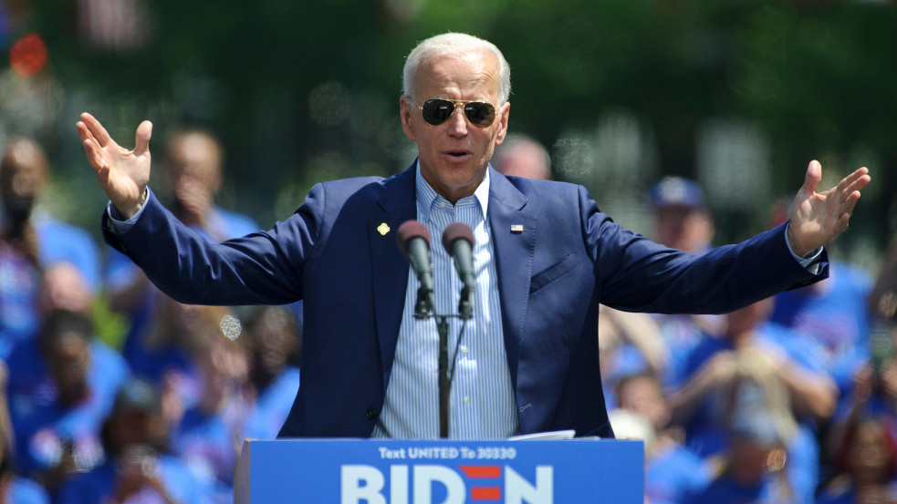 Joe Biden 81 éves lett - elutasítottsági indexe pedig lassan utoléri az életkorát