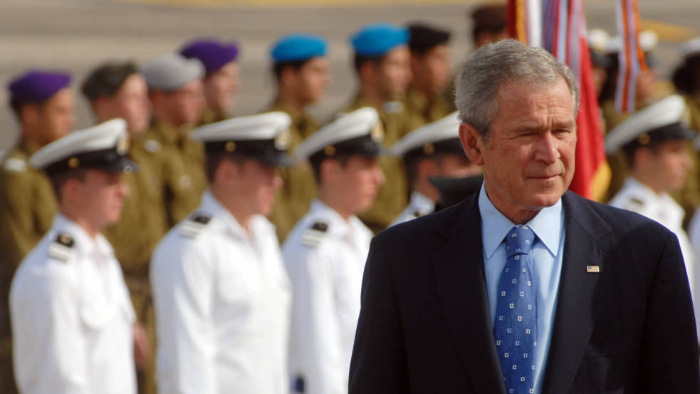 Bush: Egyetlen ember döntése volt a brutális invázió elindítása Irak ellen. Mármint Ukrajna ellen