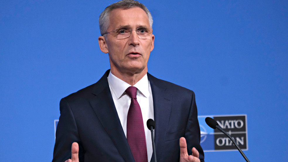 „A szövetség világossá tette: nem részese a konfliktusnak, nem szállít fegyvereket Ukrajnába" - fogalmazott a NATO-csúcson Stoltenberg