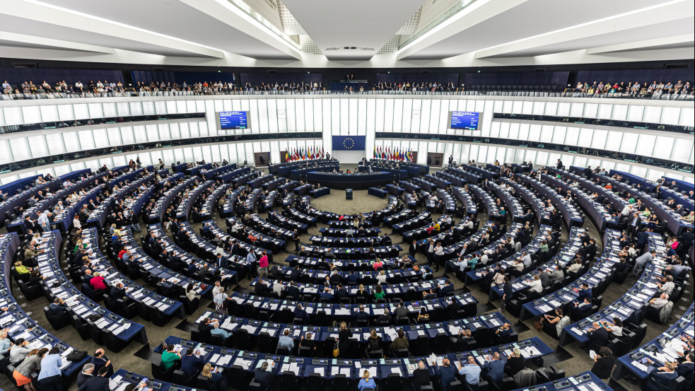 Az Európai Parlament haladéktalanul tagjelölti státuszt kér Ukrajnának és Moldovának