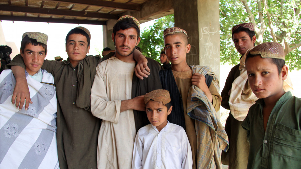 Betiltották a nyakkendők viselését a tálibok