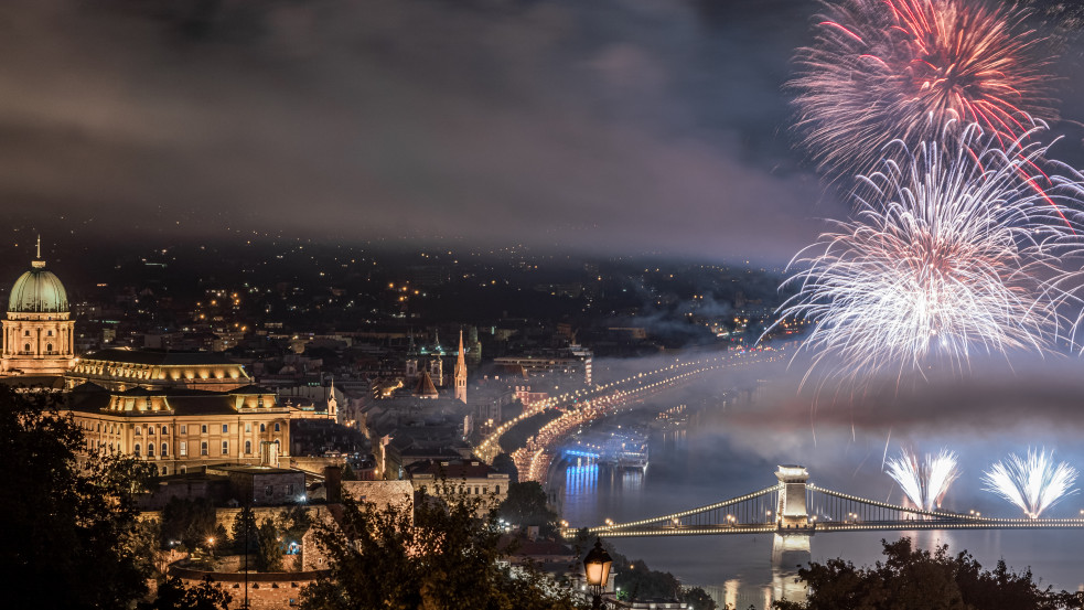 Viharos augusztus 20? Lemondták a légi parádét, délben döntenek a tüzijátékról