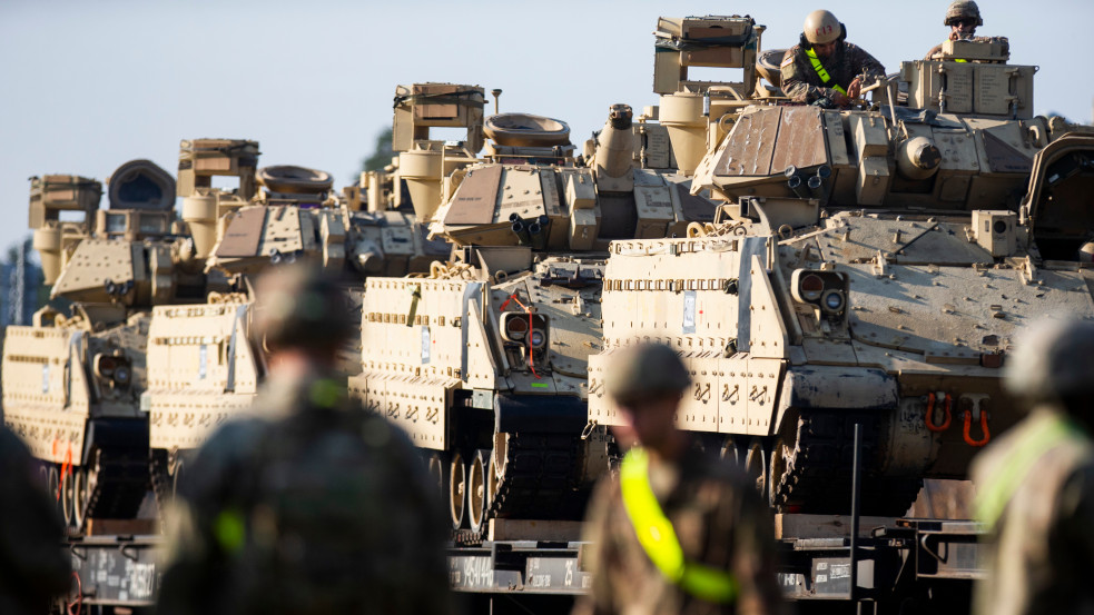 Nincs megállás: Amerika és Németország is harcjárműveket küldhet Ukrajnába