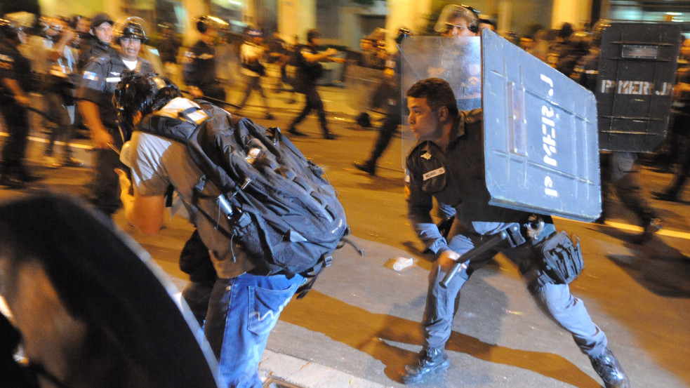 Durvul a választási kampány: gránátot dobott a rendőrökre egy brazil politikus