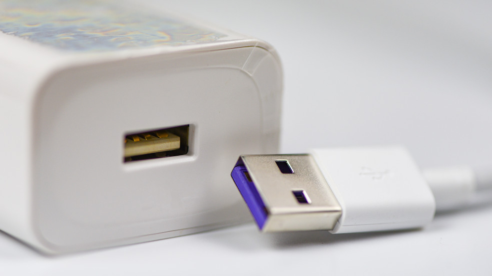 2024-től minden új mobiltelefonnak USB-C-s töltője lesz az EU-ban - Ön mit gondol?