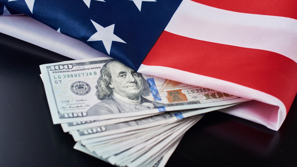 Washington fél a gazdasági katasztrófától, ezért bátorítja az amerikai bankokat, üzleteljenek tovább az oroszokkal