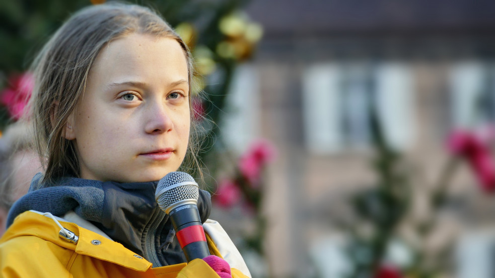 Káromkodva osztotta ki a világ vezetőit Greta Thunberg Glasgow-ban, Biden közben elbóbiskolt odabent