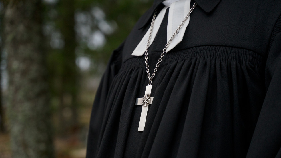 Eltörölték a nemekre vonatkozó öltözködési szabályokat a finn evangélikus egyház lelkészeinél