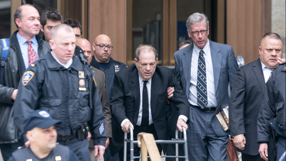 Börtönéből egy New York-i kórházba szállították át a szexuális ragadozó Harvey Weinsteint