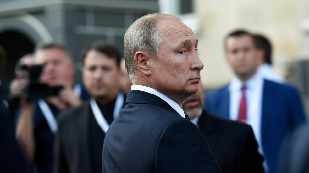 Putyin: a Nyugat nem veszi komolyan figyelmeztetéseinket, hogy ne lépjék át a "vörös vonalat"