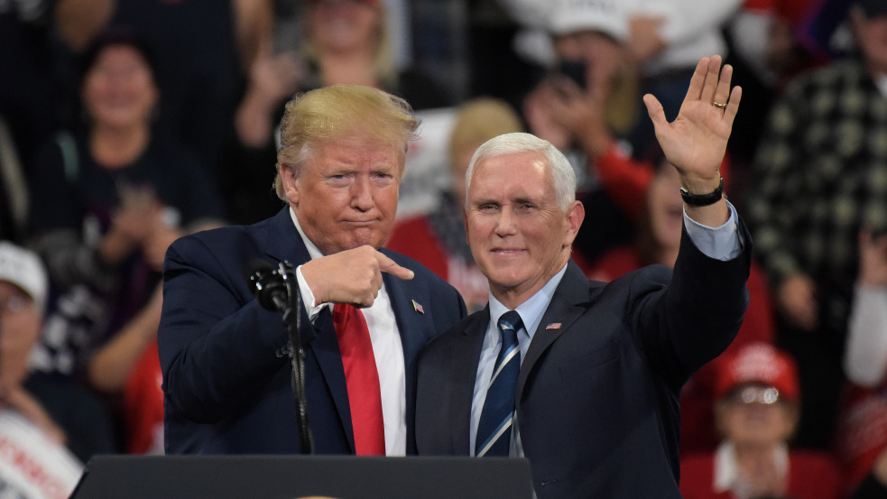 "Kóklerek, hazugok, árulók" - Trump nyilvánosan kritizálta Pence-t