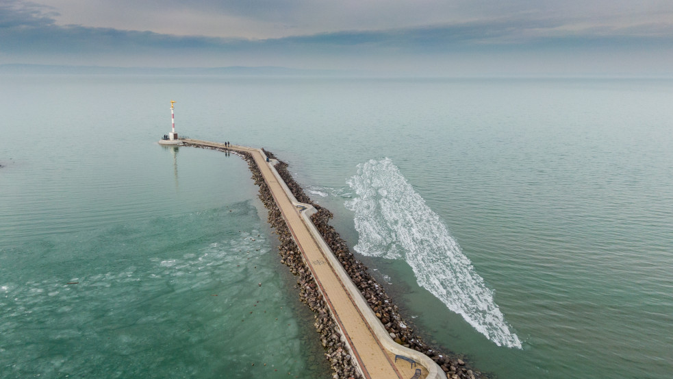 Elkezdett befagyni a Balaton víztükre