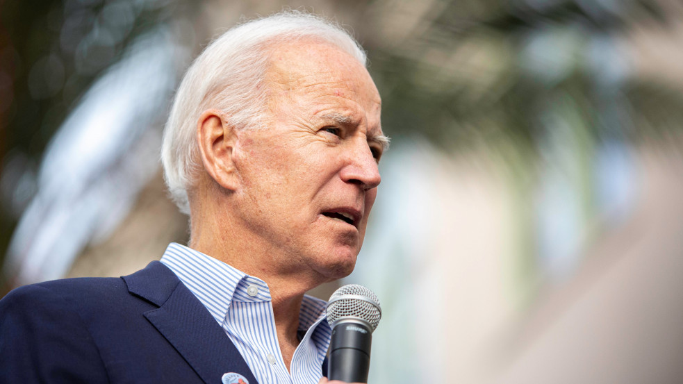 Biden elismerte, hogy nem tud mit kezdeni a drága üzemanyaggal és élelmiszerrel 