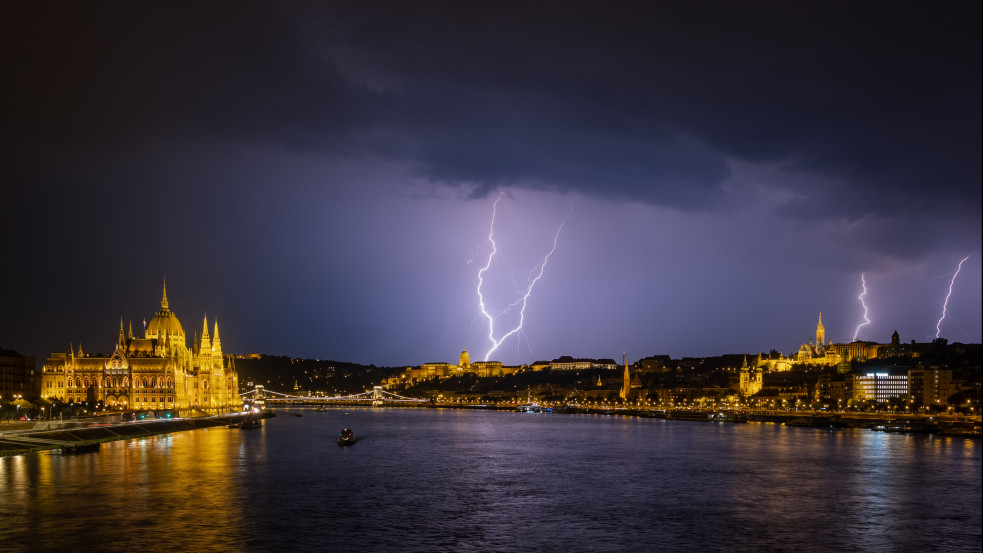 Figyelmeztet a meteorológiai szolgálat: felhőszakadás, viharos szél és jégeső is előfordulhat augusztus 20-án