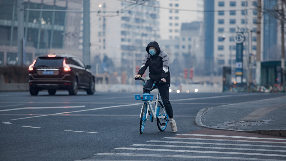 Pánikvásárlás tört ki Pekingben, sanghaji állapotoktól tartanak  