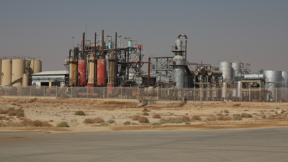 Növelné kőolaj-kitermelését Szaúd-Arábia és az Egyesült Arab Emirátusok
