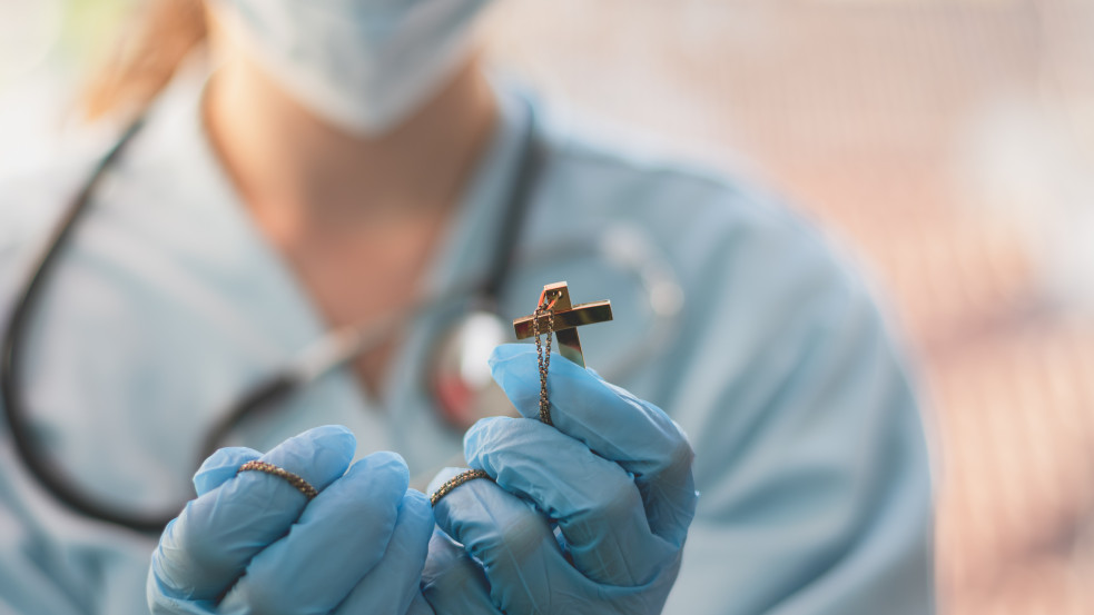 Európai Parlament: vallási és lelkiismereti okokból se lehessen megtagadni az abortusz elvégzését!