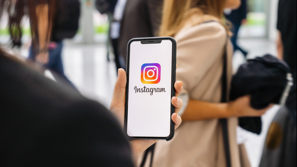 Letiltja az élőzést az Instagram a 16 éven aluliaknak