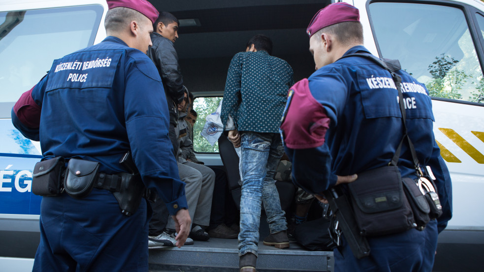 Órákon át tartó lövöldözés volt a magyar határ mellett - legalább három bevándorló meghalt