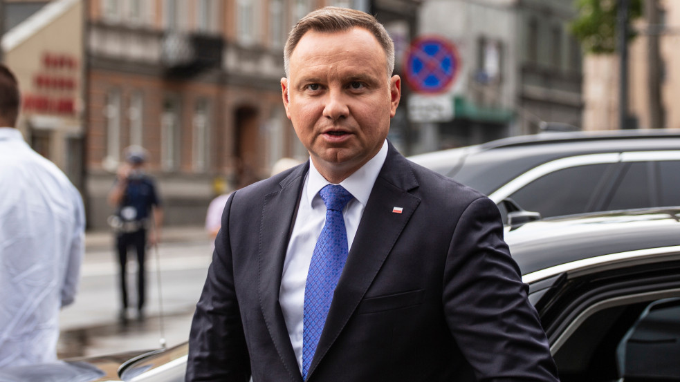 Exkluzív: Feltartóztatták a lengyel elnököt, nem juthatott vissza a rezidenciára